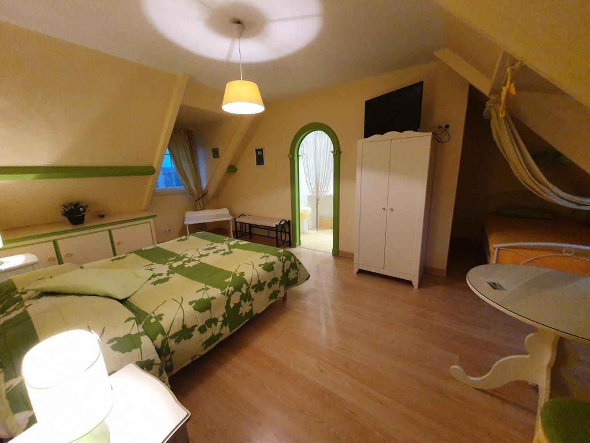 Chambres Du Logis De La Mare Du Parc Surtainville Luaran gambar