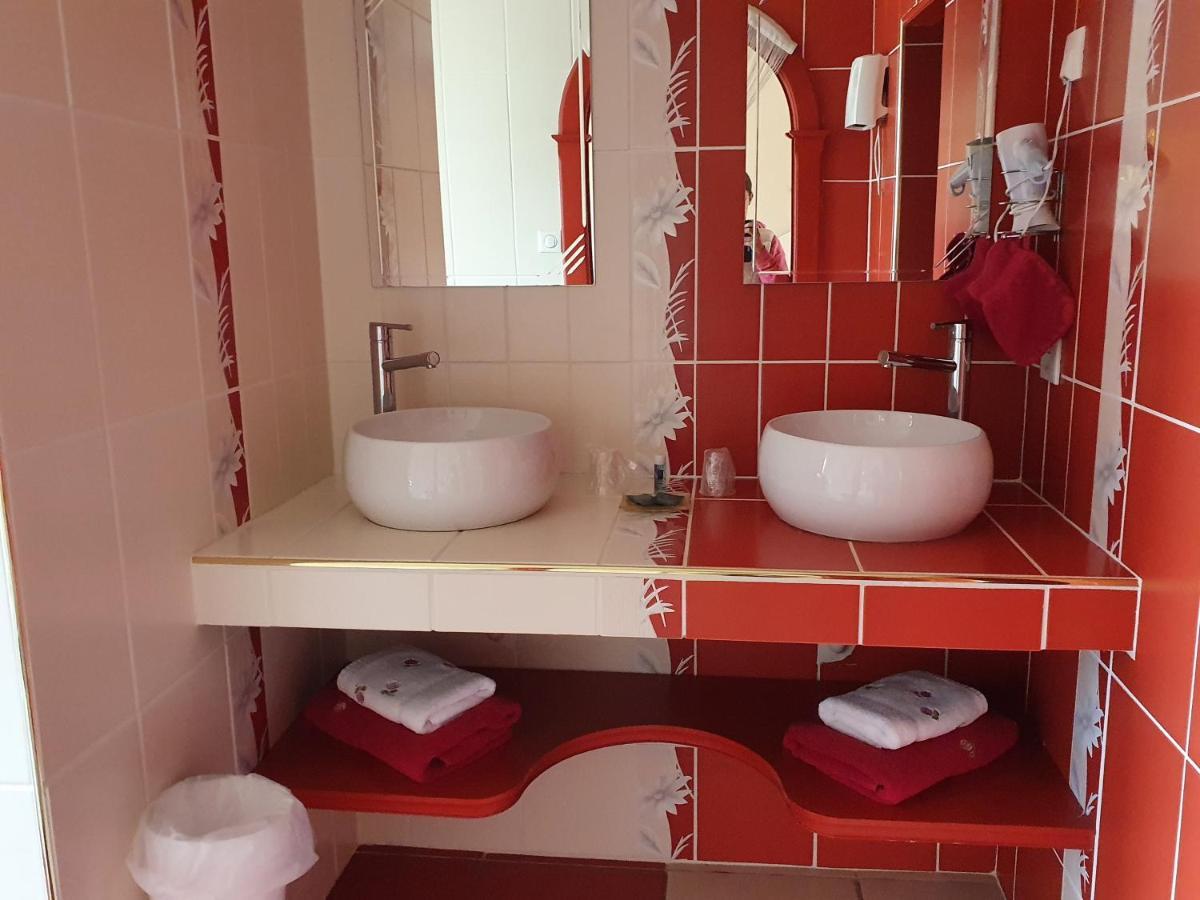 Chambres Du Logis De La Mare Du Parc Surtainville Luaran gambar